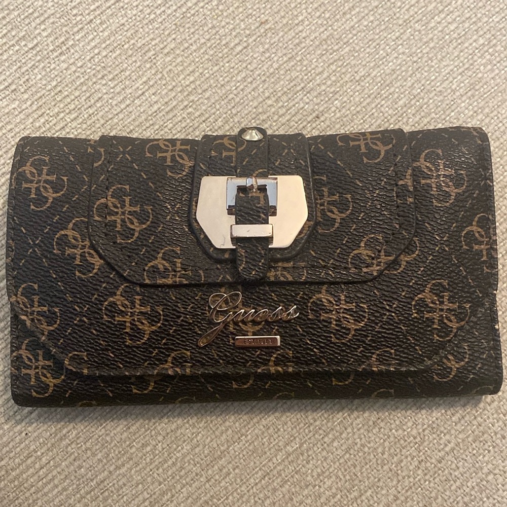 Guess brown wallet with gold accents. Used 2-3 times.